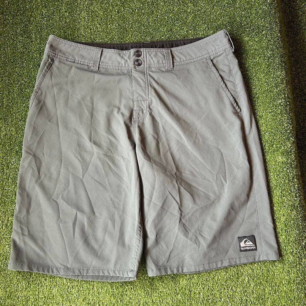 Quiksilver Men's Grey and Green Shorts